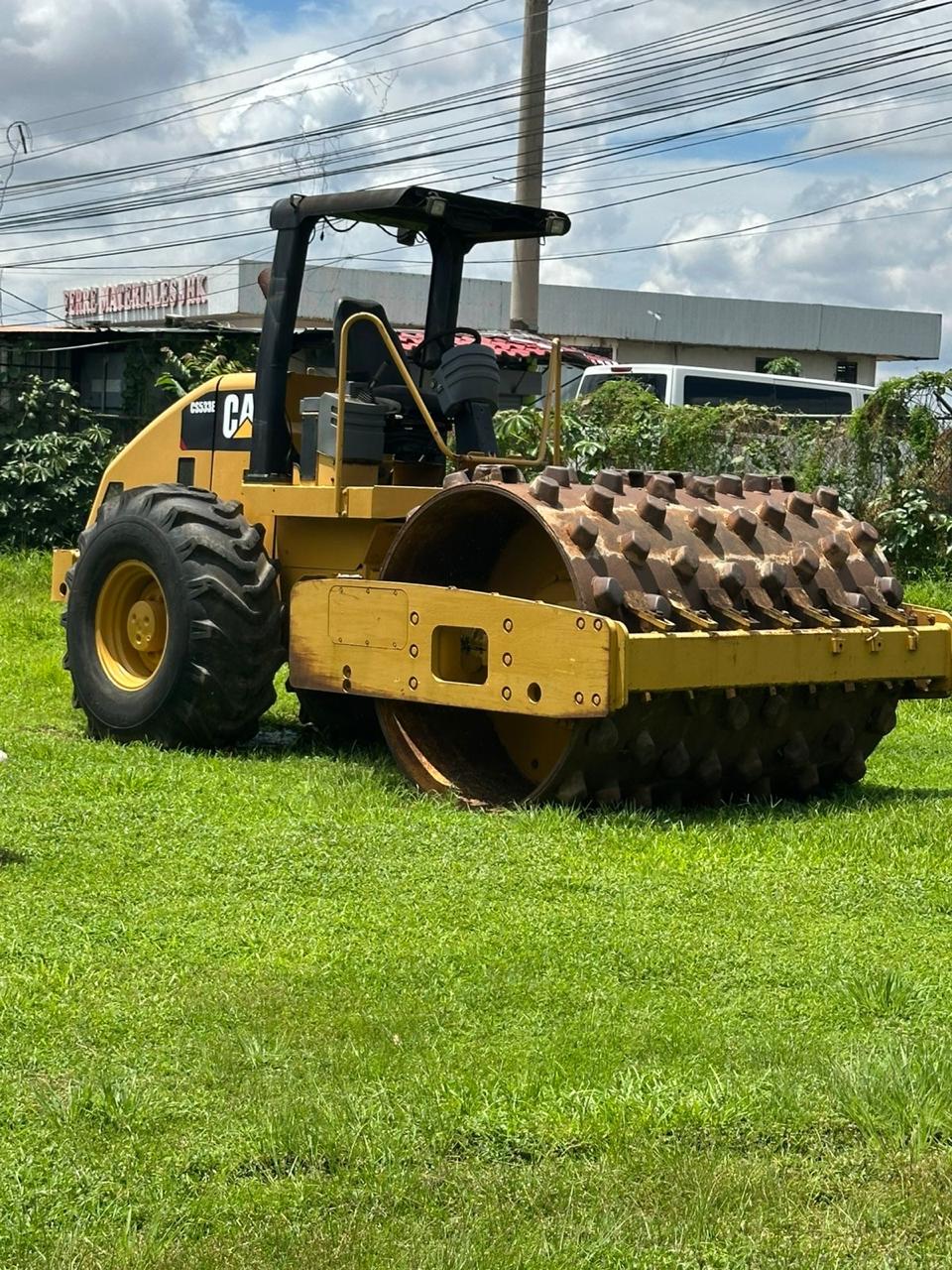 Compactador vibratorio Caterpillar CS-533E con rodillo pata de cabra